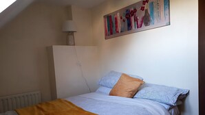 Casa básica, 2 quartos | 2 quartos, cortinas blackout, ferros/tábuas de passar roupa