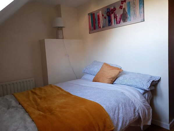 2 عدّة غرف نوم وستائر تعتيم ومكواة/لوح كي وواي فاي مجانًا