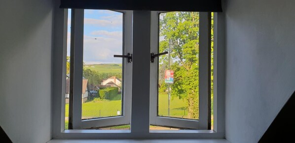 2 bedrooms, blackout curtains, iron/ironing board, free WiFi - Sion Cottage (Strabane)