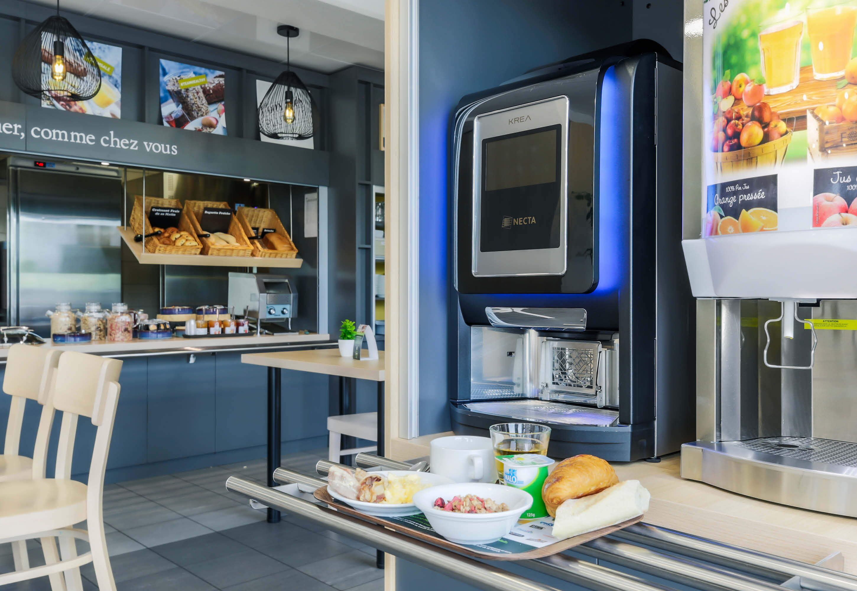 daily buffet breakfast for a fee