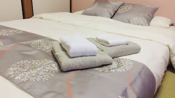 4 bedrooms, iron/ironing board, free WiFi, bed sheets