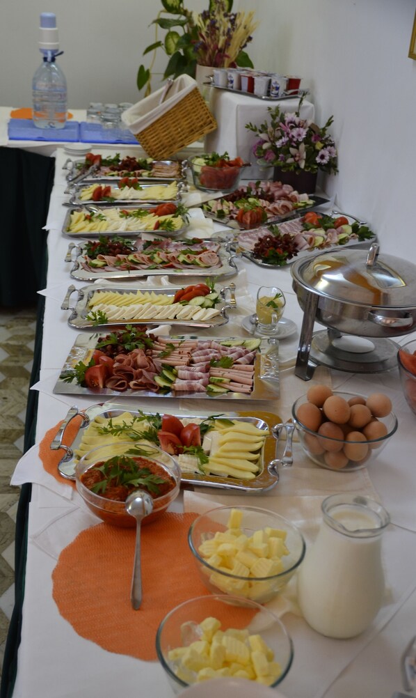 Tägliches inbegriffenes Frühstücksbuffet
