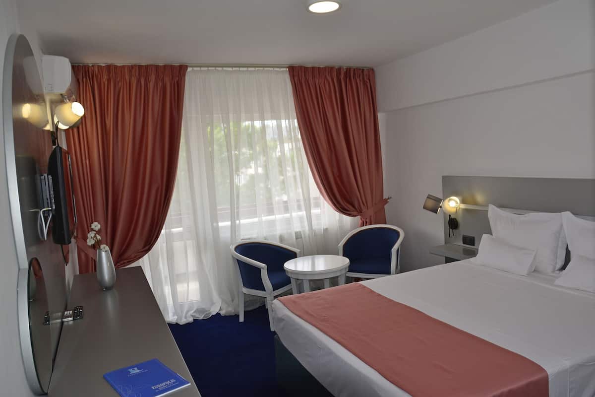 Deluxe Double Room | 2 bedrooms, minibar, desk, laptop workspace