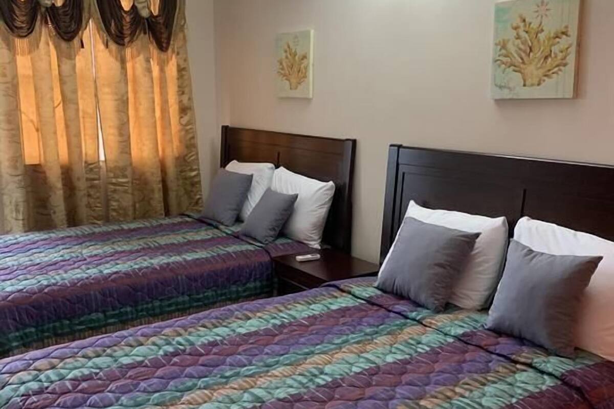 Traditional Double Room | Desk, laptop workspace, blackout drapes, iron/ironing board