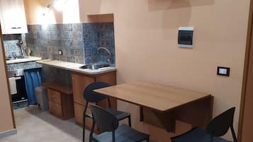Minibar, wifi gratis y ropa de cama