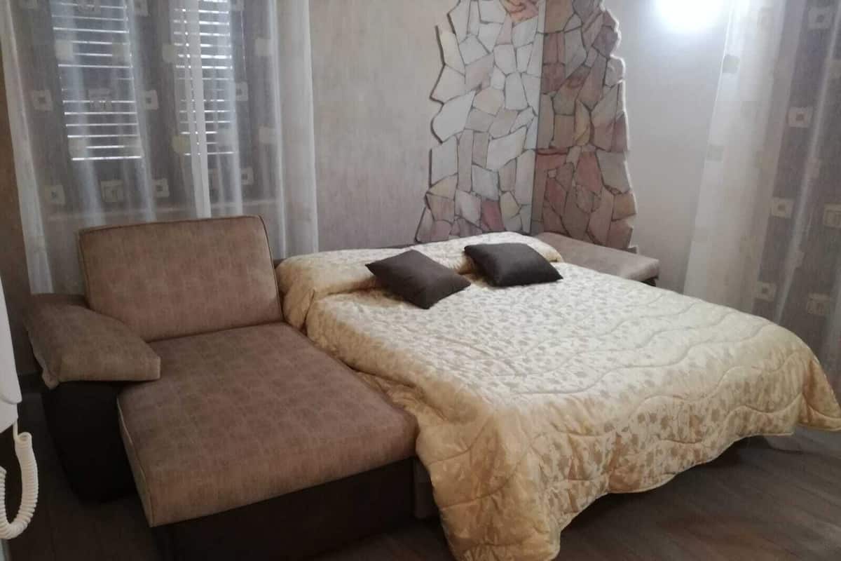 Double Room, Shared Bathroom | Minibar, free WiFi, bed sheets