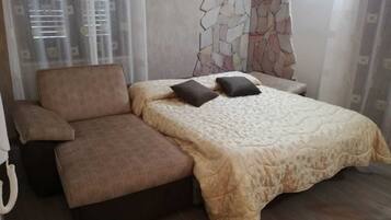Habitación doble, baño compartido | Minibar, wifi gratis y ropa de cama