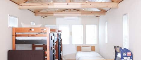 1 habitación, escritorio, wifi gratis y ropa de cama