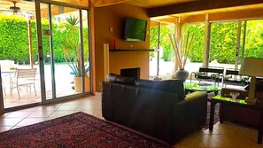 Télévision, cheminée, médiathèque, vidéothèque