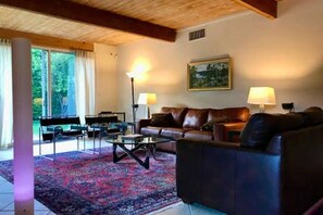 Télévision, cheminée, médiathèque, vidéothèque