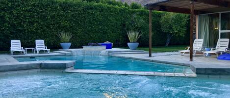 حمّام سباحة خارجي