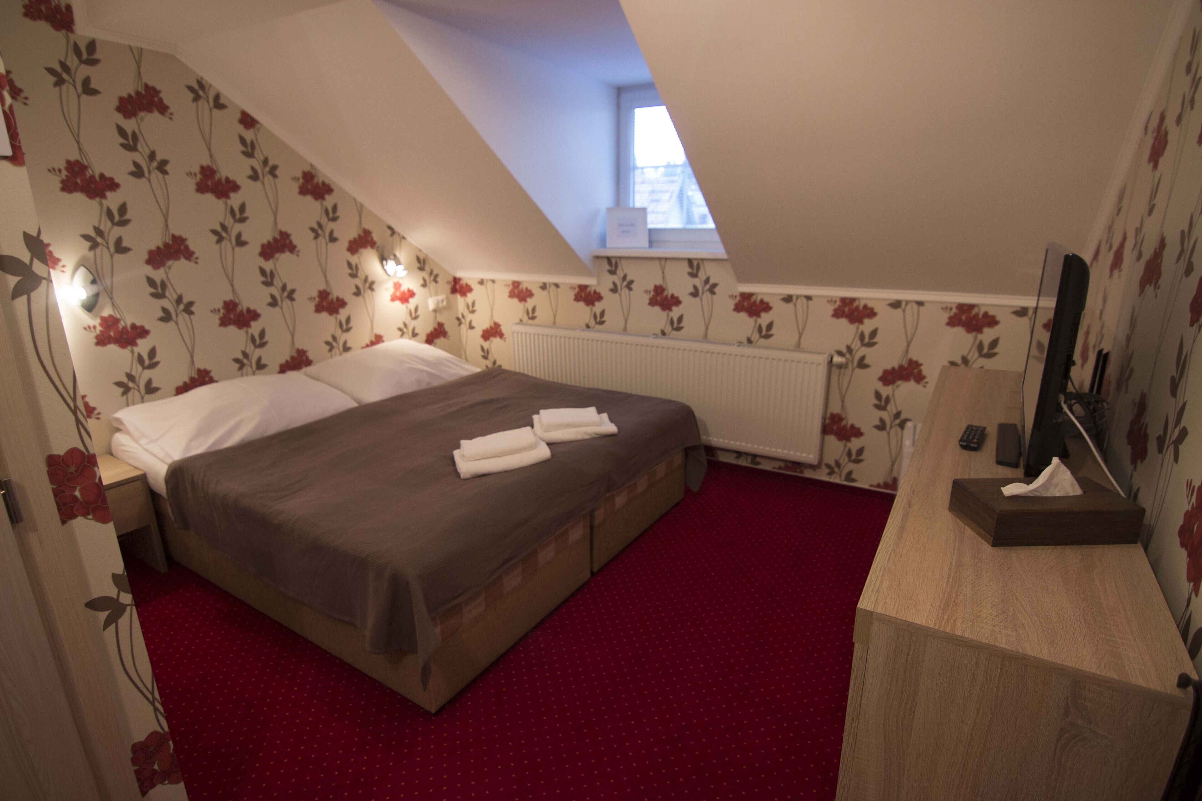 Habitación clásica | Ropa de cama de alta calidad, edredón y insonorización 