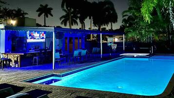 Outdoor pool, a heated pool