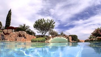 Kolam renang outdoor