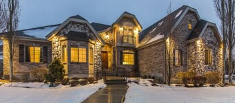 Luxury Basement Full Apartment with Private Entrance