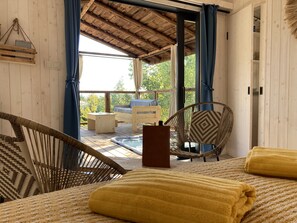 浪漫小屋, 1 张大床, 热水浴缸, 花园景观 (Cabane des Baies Sauvages) | 露台