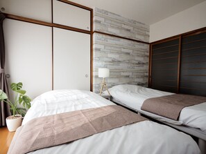 1 bedroom, desk, free WiFi - 3min Beppu Sta Free carpark roasted coffee A1 / Beppu Ōita (Beppu)