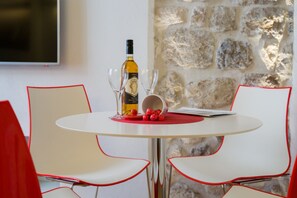 Apartment, 1 Bedroom (Baro) | In-room dining - Nije Preša Apartments (Dubrovnik)