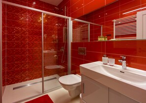 Appartement, 1 chambre (Baro) | Salle de bain | Douche, sĂšche-cheveux, serviettes fournies, savon