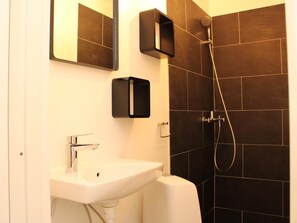 Bathroom - Tórshavn Apartment - City Center (Tórshavn)