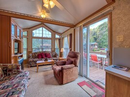 Family Cabin, Private Bathroom, Mountain View (Elk Forrest) | Premium bedding, memory foam beds, individually decorated