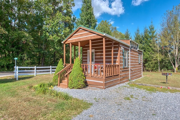 Panoramic Cabin, Private Bathroom, Mountain View (Raccoon Run) | 1 bedroom, premium bedding, memory-foam beds, individually decorated