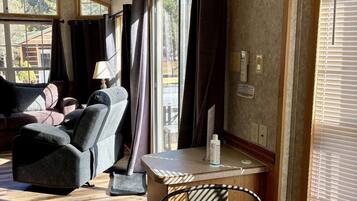 Kabin Keluarga, kamar mandi pribadi, pemandangan gunung (Elk Forrest) | Tempat makan