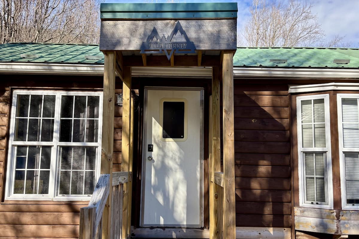 Cabin, Private Bathroom, Mountain View (Wild Turkey) | Lobby