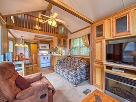 家庭小屋, 私人浴室, 山景 (Elk Forrest) | 高档床上用品、记忆海绵床垫、特色装修、特色家居