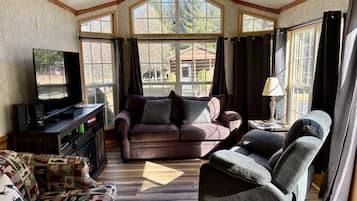 Familien-Ferienhütte, eigenes Bad, Bergblick (Elk Forrest) | Lounge