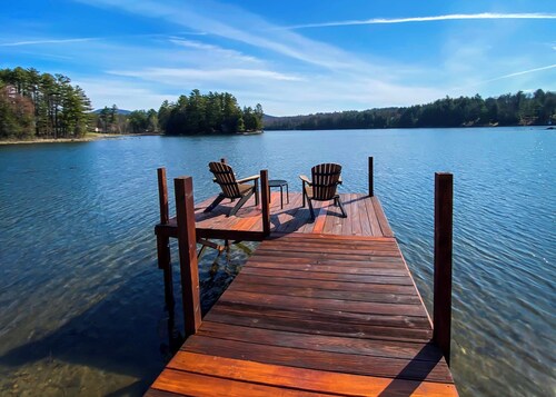 Lakeshore Cottage- Family and Pet Friendly, Lakefront, Fireplace, and Gameroom