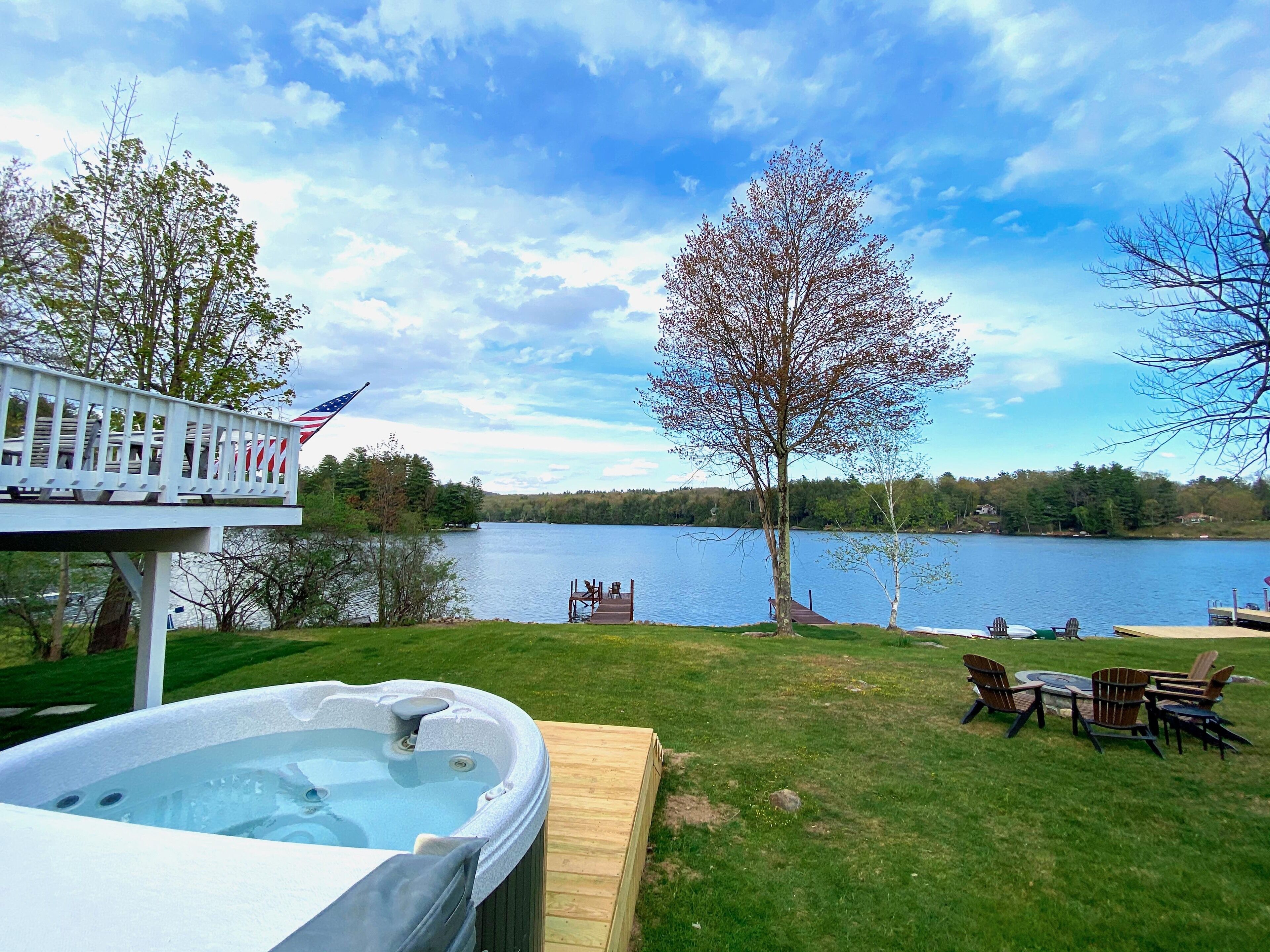 Lakeshore Cottage- Family and Pet Friendly