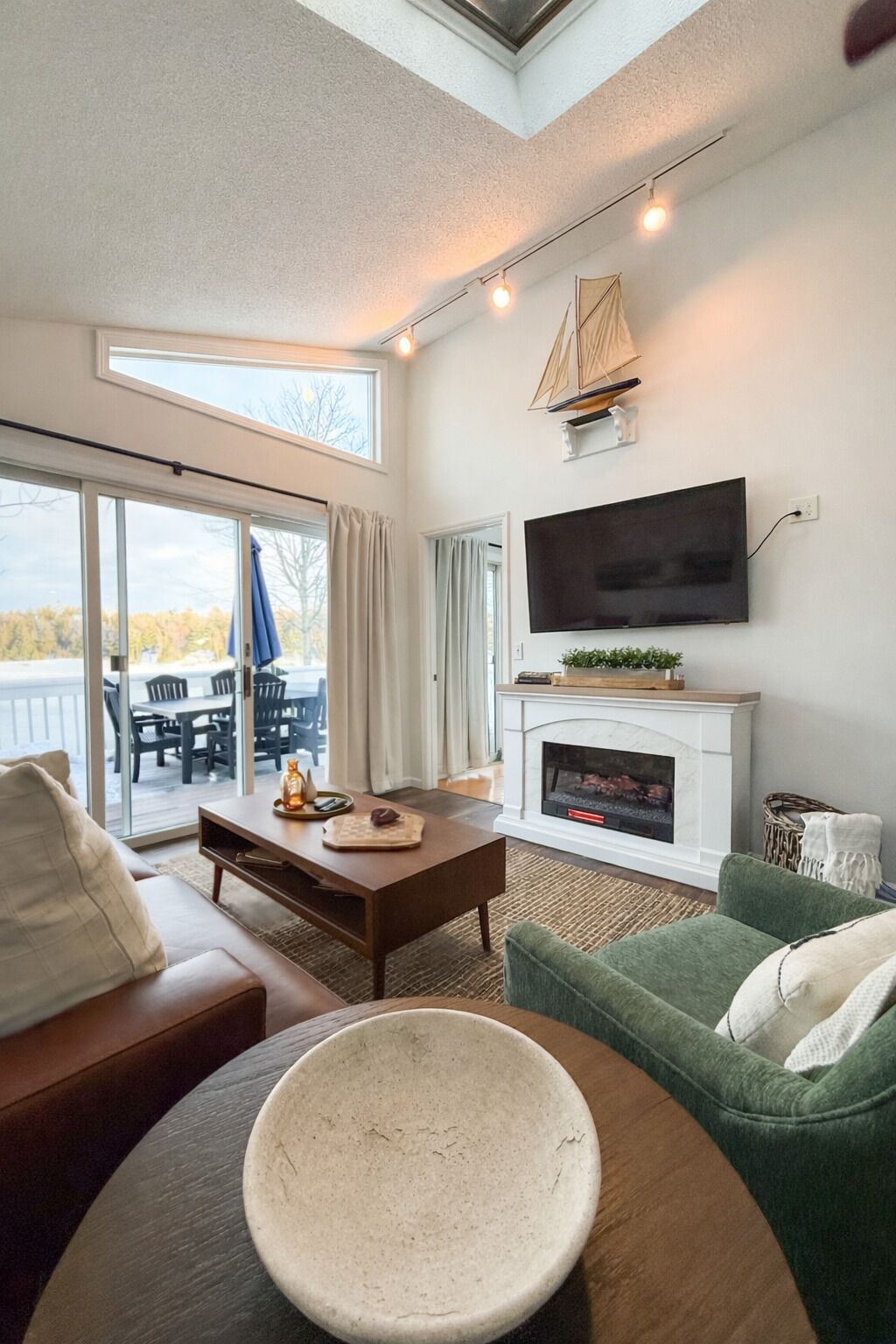 Smart TV, fireplace, video games, books