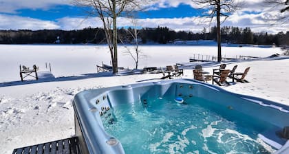 Lakeshore Cottage- Family and Pet Friendly