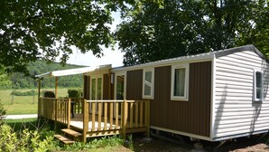 Terrace/patio - Camping Sous Doriat (Monnet-la-Ville)