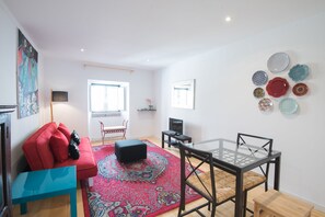 Living area - Madragoa Typical Flats -Charm & great location! (Lisbon)