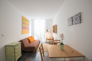 Apartamento (Vinhas) | Sala de estar | Una televisión de pantalla plana