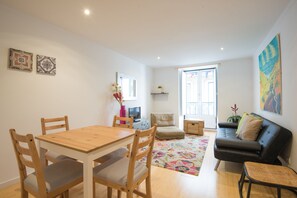 Apartment (Douro) | Living area | Flat-screen TV - Madragoa Typical Flats -Charm & great location! (Lisbon)