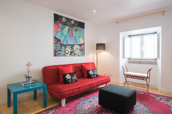 Living room - Madragoa Typical Flats -Charm & great location! (Lisbon)