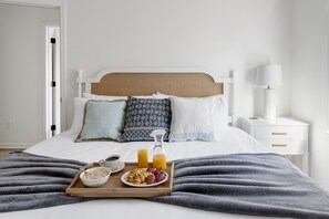 4 bedrooms, iron/ironing board, free Internet
