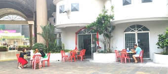 Centro Klang 2BR Loft Design Suite+ Atari TV games