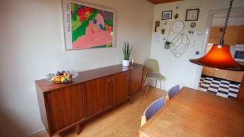 Villa, 5 Bedrooms | Dining room