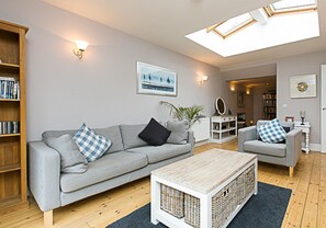 Cottage | Living area - Driftwood cottage (East Linton)