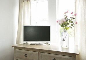 Television - Driftwood cottage (East Linton)