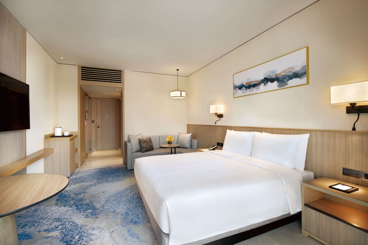 Habitación, 1 cama King size y sofá cama | Ropa de cama de alta calidad, edredón, camas Select Comfort y minibar