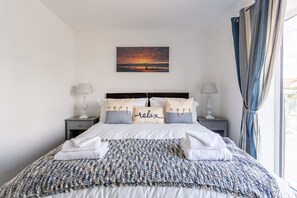 2 bedrooms, individually decorated, individually furnished - Ambleside Southshore (Southend-on-Sea)