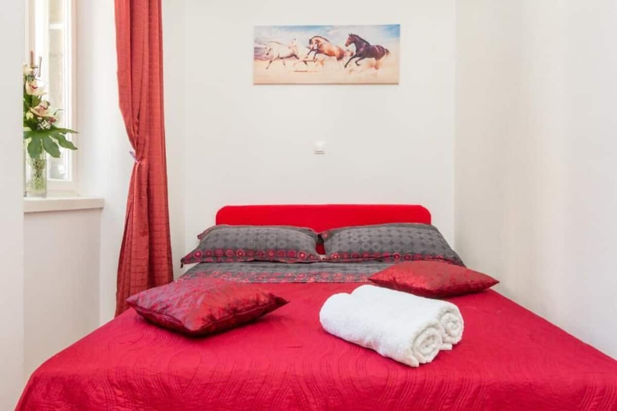 Studio | Zimmersafe, schallisolierte Zimmer, Bügeleisen/Bügelbrett