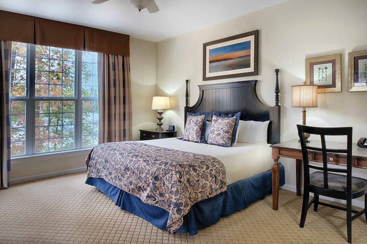 3 bedrooms, in-room safe, free WiFi, bed sheets