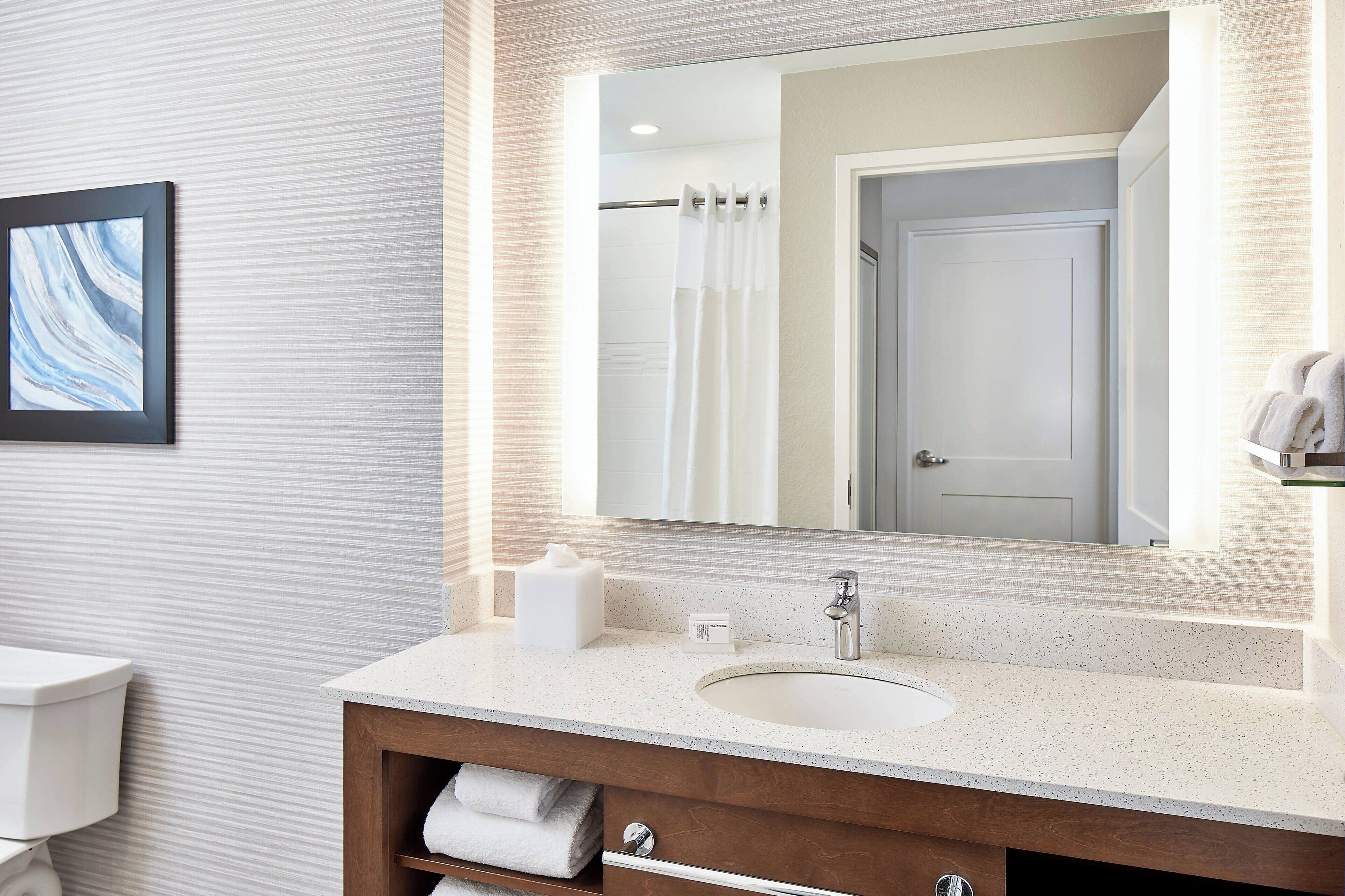 combined shower/bathtub, free toiletries, hair dryer, towels