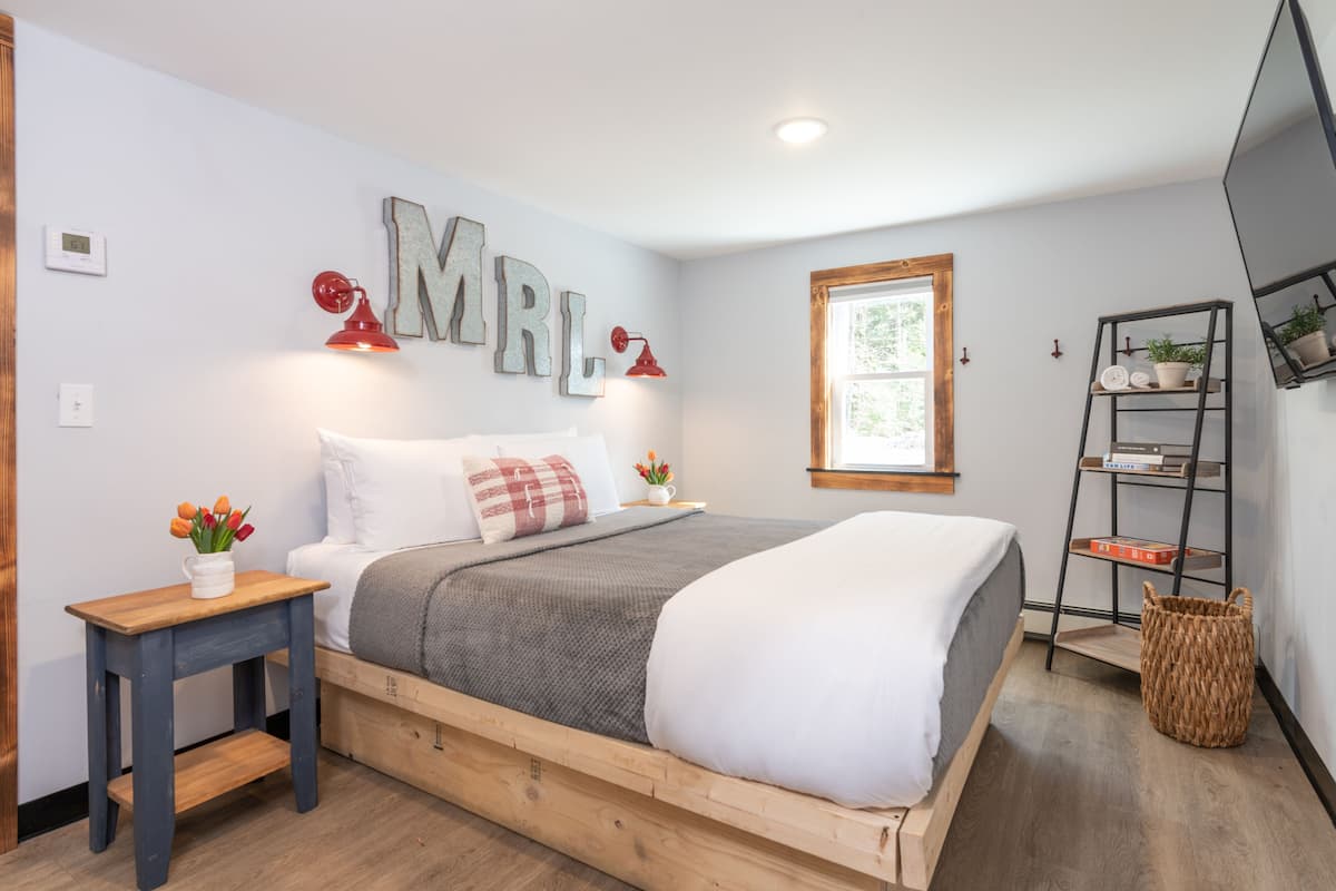 Deluxe Double Room | 1 bedroom, travel cot, free WiFi, bed sheets